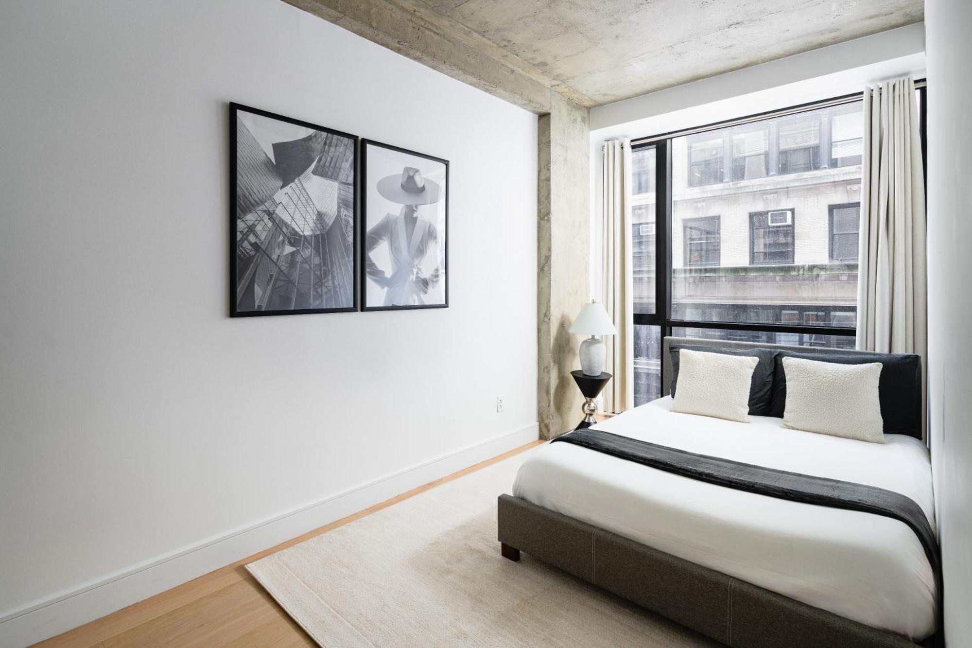 Stunning With Patio In Manhattan *